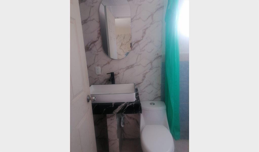 Cuarto cerca de la UPAEP Torre medica BUAP - Avenida 17 Poniente, Rivera de Santiago | Roomgo - Image 2