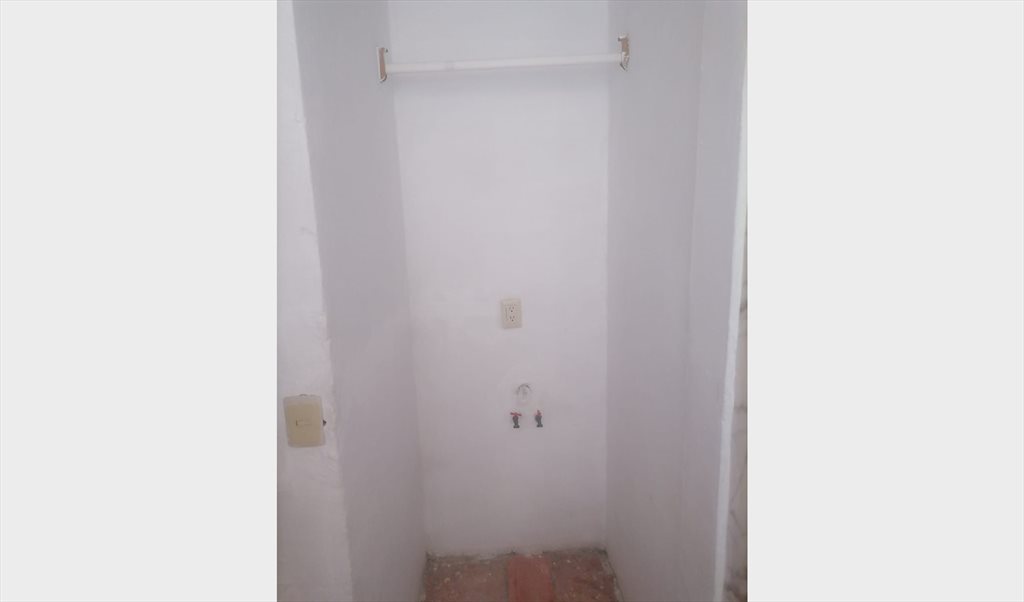 Cuarto cerca de la UPAEP Torre medica BUAP - Avenida 17 Poniente, Rivera de Santiago | Roomgo - Image 3