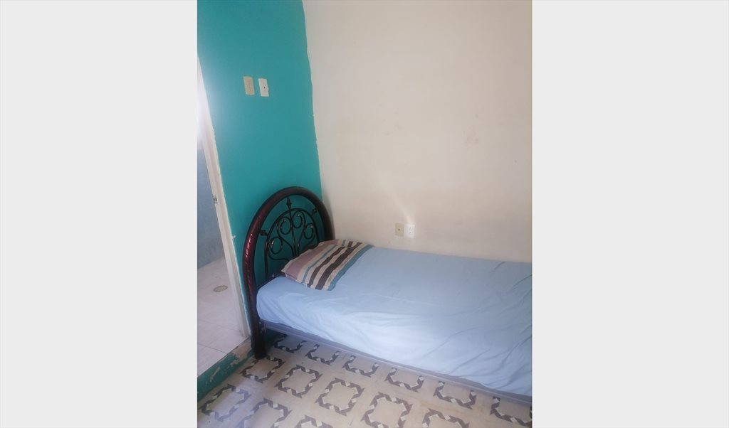 Cuarto cerca de la UPAEP Torre medica BUAP - Avenida 17 Poniente, Rivera de Santiago | Roomgo - Image 5