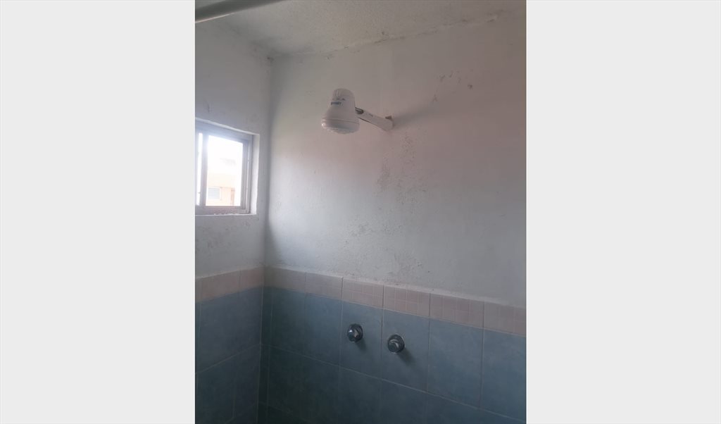 Cuarto cerca de la UPAEP Torre medica BUAP - Avenida 17 Poniente, Rivera de Santiago | Roomgo - Image 6