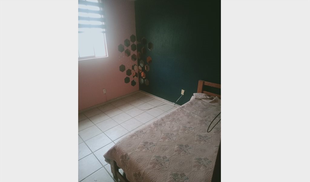 Se renta cuarto con buena ubicación - Calle Francisco Sánchez de Tagle, Colinas de Huentitan | Roomgo - Image 2