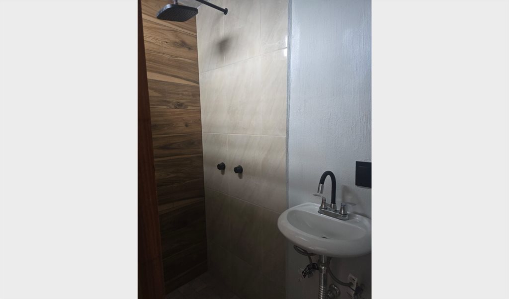Habitaciónes nuevas - Calle Manuel de Mimbela, La Loma | Roomgo - Image 5