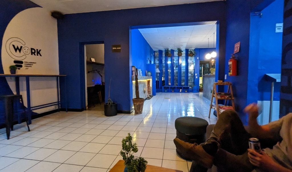Nomad Friendly Mix Dorm en Col. Americana : Wifi, Patio & Cowork - Calle Alfredo R Plascencia, Ladron de Guevara | Roomgo - Image 4
