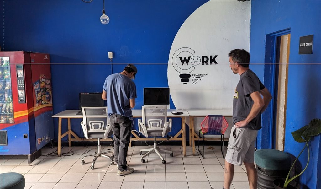 Nomad Friendly Mix Dorm en Col. Americana : Wifi, Patio & Cowork - Calle Alfredo R Plascencia, Ladron de Guevara | Roomgo - Image 8