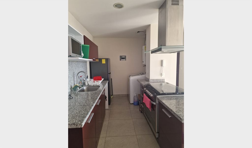 Habitación en Polanco con baño privado - Calle Lago Zúrich, Granada | Roomgo - Image 3