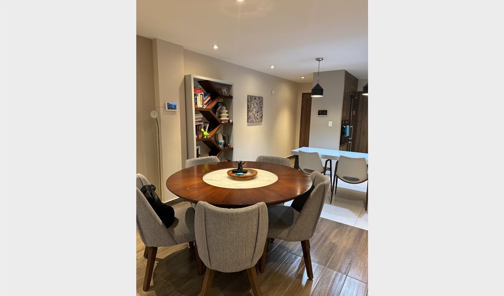 Busco roomie (H/M, 18–30 años) – Habitación con baño propio en depa amueblado (León, GTO) - Calle Lomas del Pedregal, Lomas del Campestre | Roomgo - Image 2