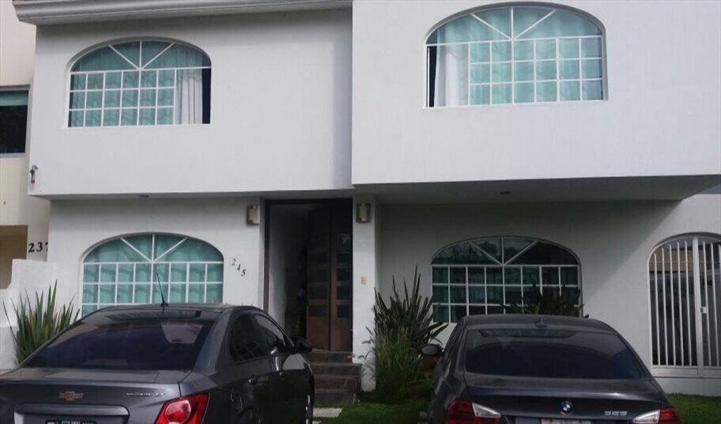 Hermosa habitación con Aire acondicionado - Calle Jardín Real, Jardín Real | Roomgo - Image 2