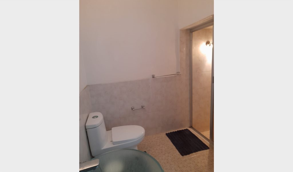 Hermosa habitación con Aire acondicionado - Calle Jardín Real, Jardín Real | Roomgo - Image 5