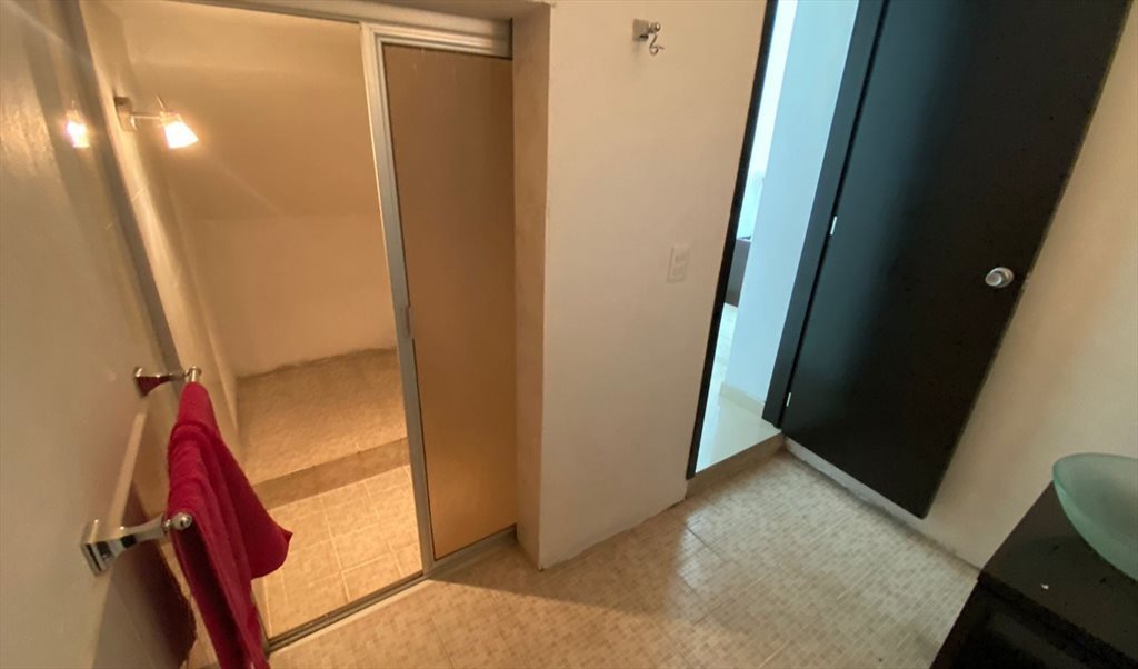 Hermosa habitación con Aire acondicionado - Calle Jardín Real, Jardín Real | Roomgo - Image 6