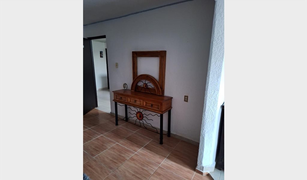 Rento cuarto amueblado - Calle del Fuego, Jardínes del Moral | Roomgo - Image 3