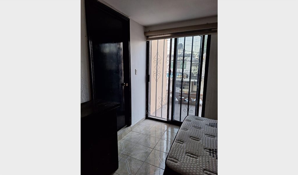 Rento cuarto amueblado - Calle del Fuego, Jardínes del Moral | Roomgo - Image 6