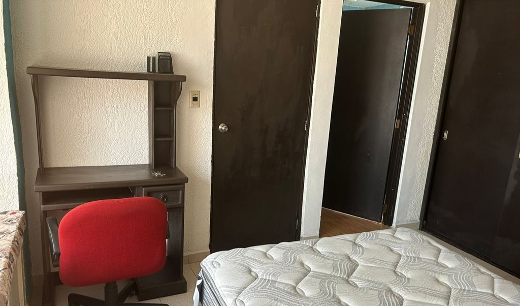 Rento cuarto amueblado - Calle del Fuego, Jardínes del Moral | Roomgo - Image 3