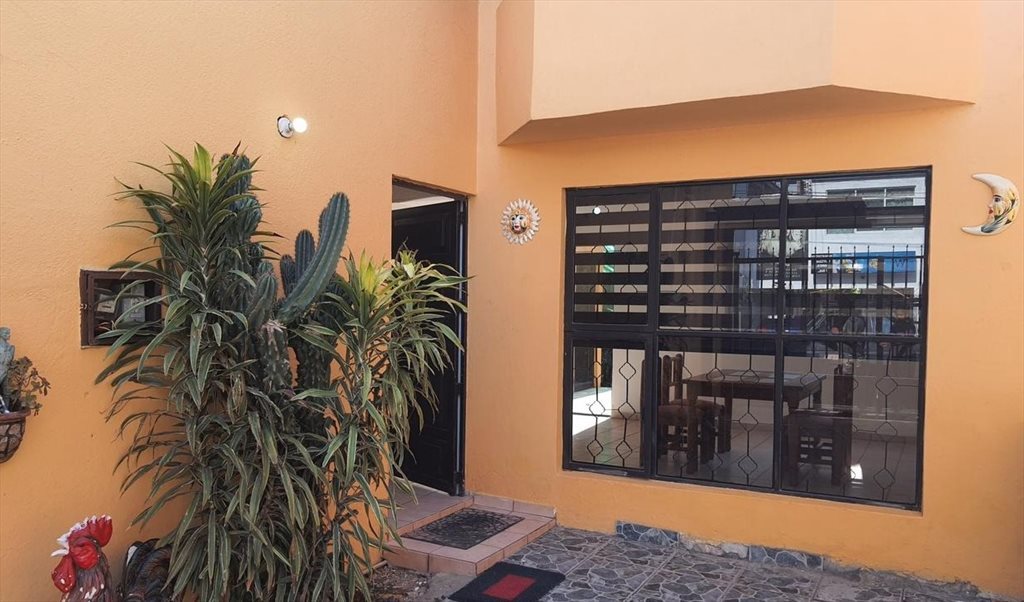 Rento cuarto amueblado - Calle del Fuego, Jardínes del Moral | Roomgo - Image 4