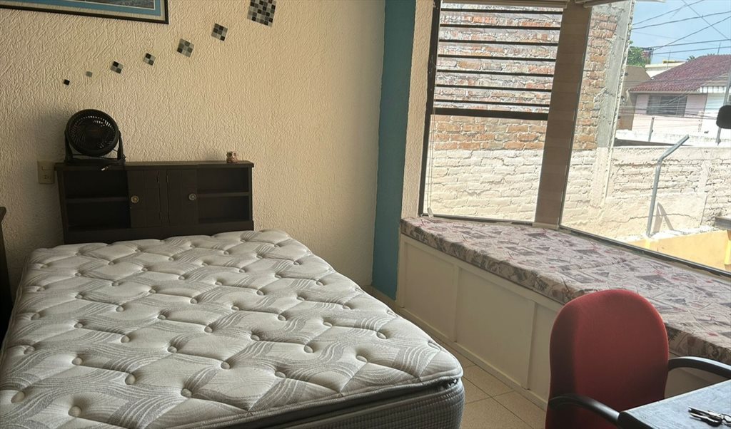 Rento cuarto amueblado - Calle del Fuego, Jardínes del Moral | Roomgo - Image 5