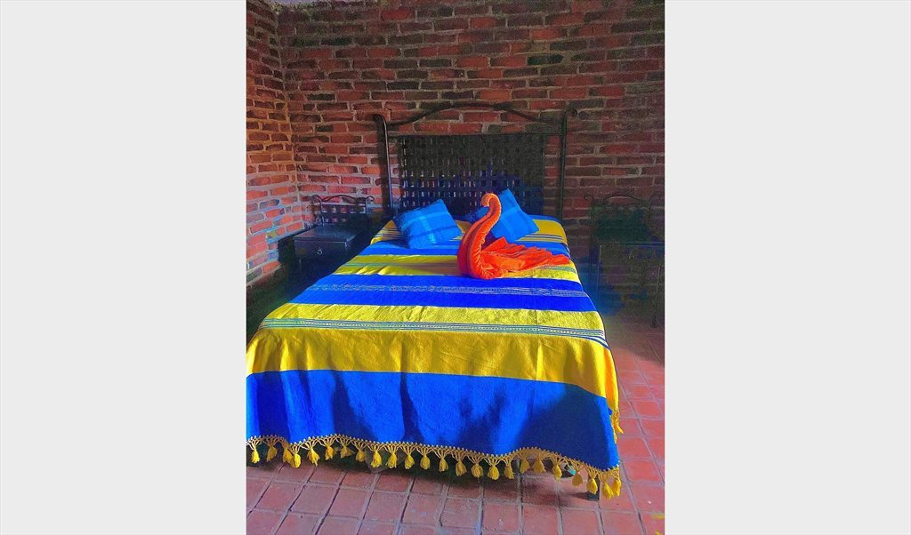 Habitación Cerca de Hospitales (Médica Sur) | Estilo Castillo, Patio y WiFi - Calle de Cuanacastla, Comuneros de Santa Úrsula | Roomgo - Image 3