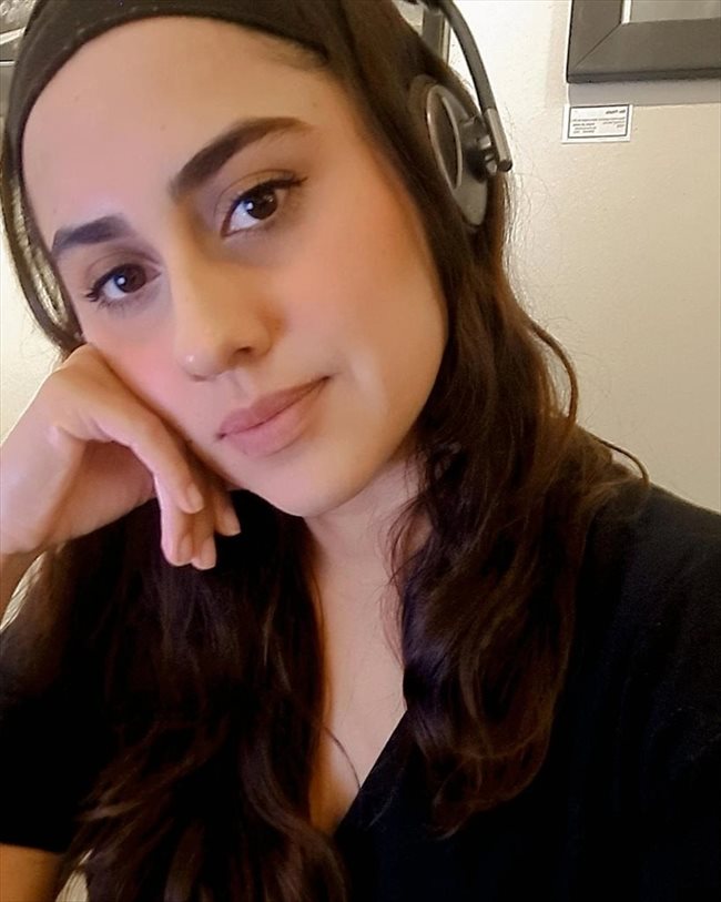 Brenda  - Profesional - Mujer - México - D.F. - Image 1