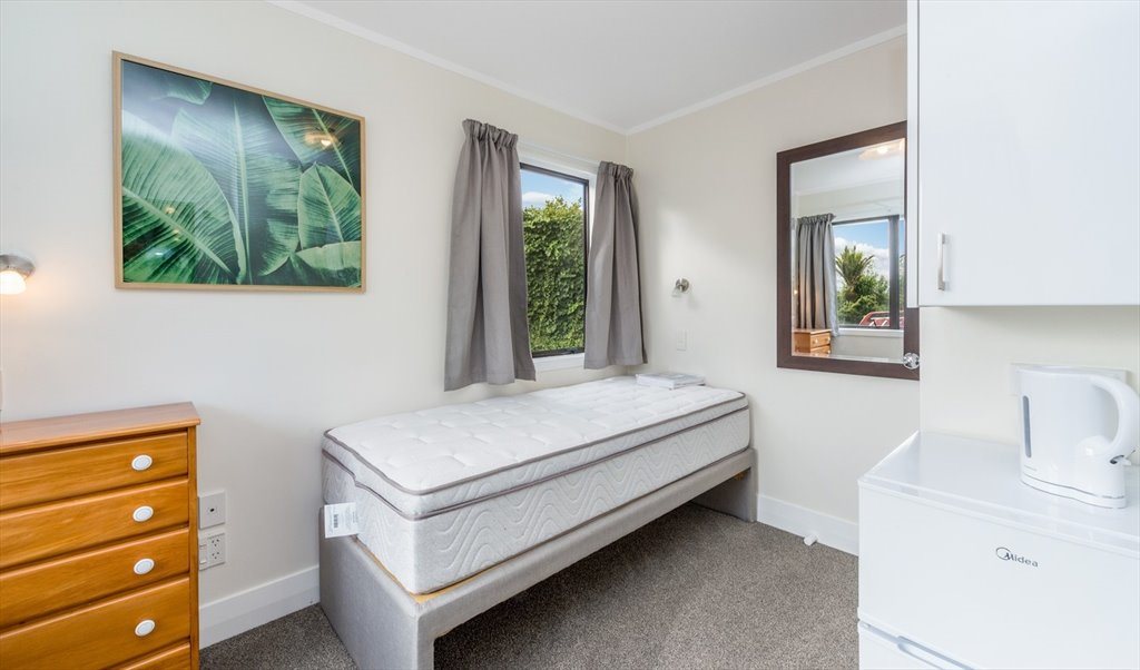 Room to rent in Boundary Road, Claudelands - 30 bedroom shared house newly refurbished - Image 2