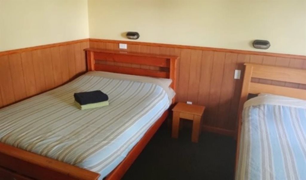 Room to rent in Gloucester St, Linwood - Single room in old backpacker - Image 3