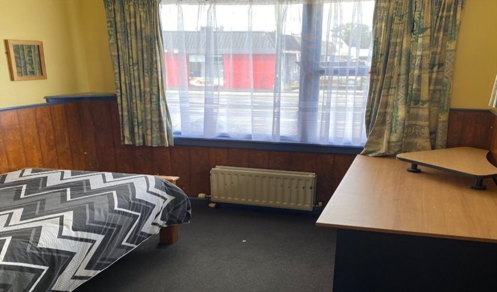 Room to rent in Gloucester St, Linwood - Single room in old backpacker - Image 4
