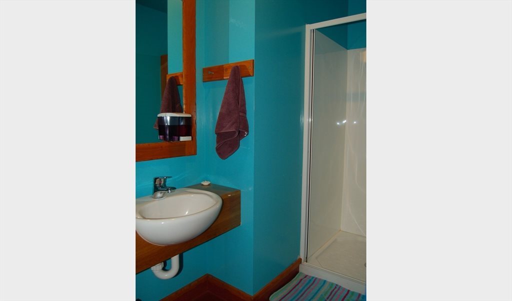 Room to rent in Gloucester St, Linwood - Single room in old backpacker - Image 5