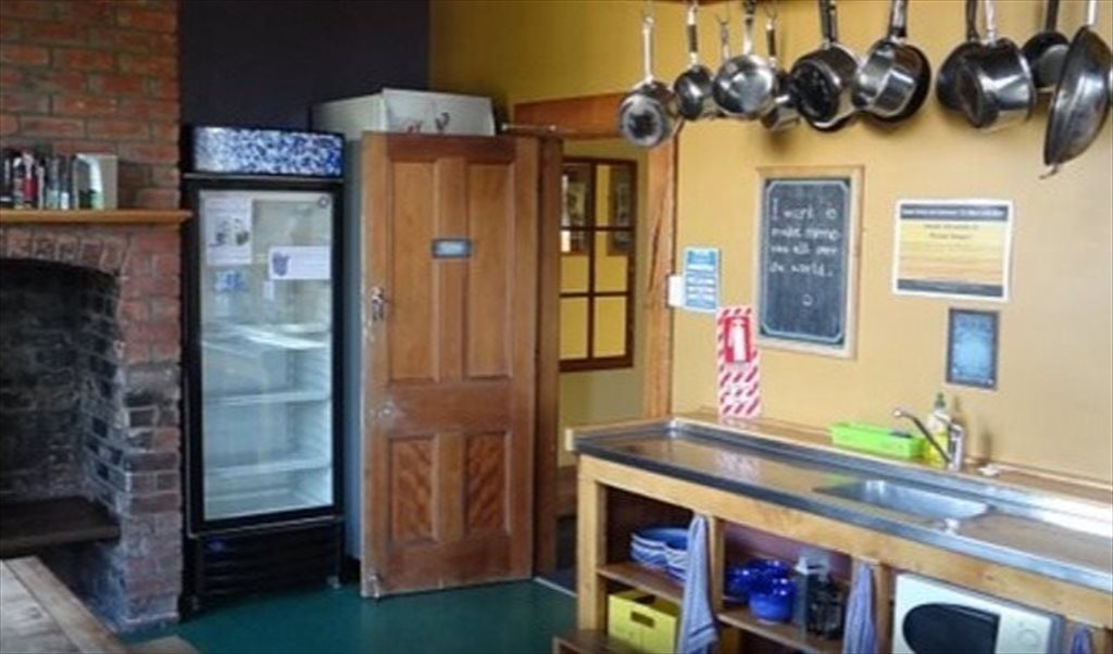 Room to rent in Gloucester St, Linwood - Single room in old backpacker - Image 7