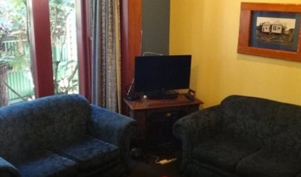 Room to rent in Gloucester St, Linwood - Single room in old backpacker - Image 8