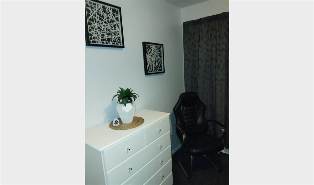 Room to rent in Worcester St, Linwood - Nice cosy little room fully furnished - Image 2
