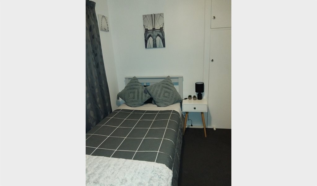 Room to rent in Worcester St, Linwood - Nice cosy little room fully furnished - Image 4
