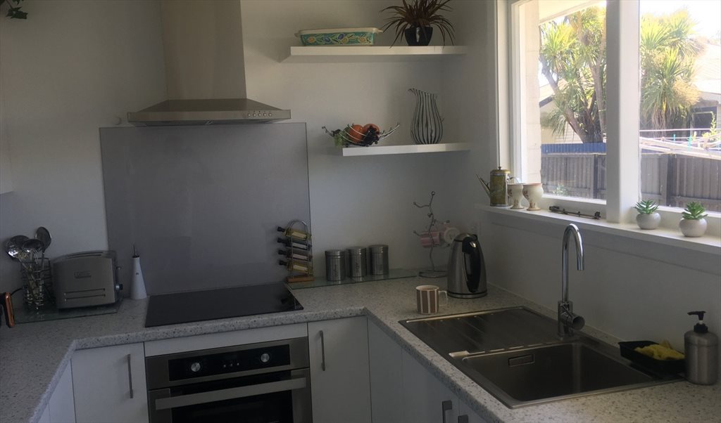 Room to rent in Worcester St, Linwood - Nice cosy little room fully furnished - Image 8