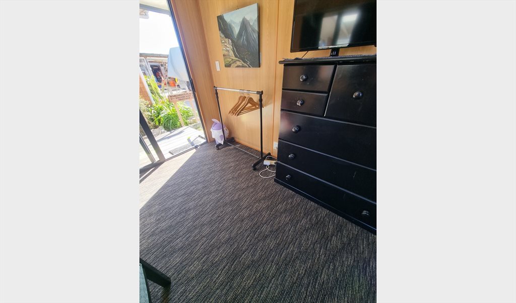 Room to rent in Northcroft St, Hoon Hay - long term flatie wanted - Image 4