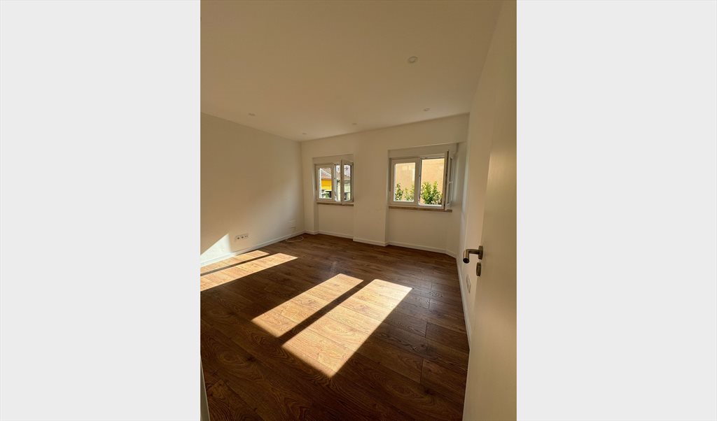 Alugo Quarto em Rua de Santo António de Lisboa, Encosta do Sol - Arrendo quarto em T2 moderno e renovado | Roomgo - Image 2