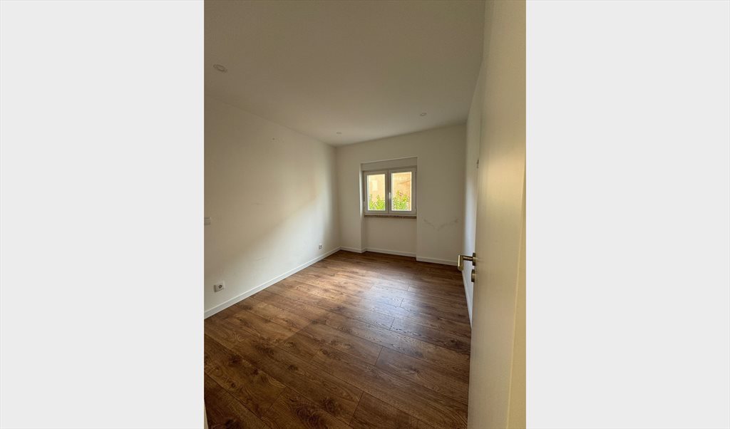 Alugo Quarto em Rua de Santo António de Lisboa, Encosta do Sol - Arrendo quarto em T2 moderno e renovado | Roomgo - Image 7