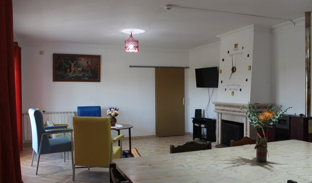 Alugo Quarto em Estrada dos Madeiras, União das freguesias de Tomar (São João Baptista) e Santa Maria dos Olivais - Quarto de Casal | Roomgo - Image 2