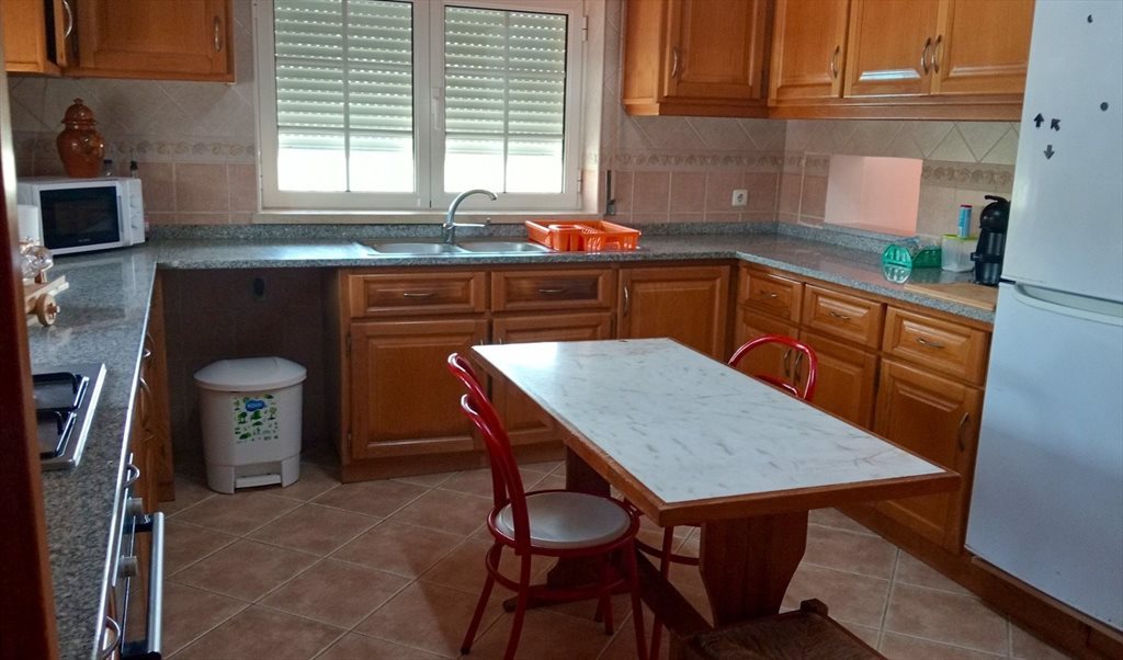 Alugo Quarto em Estrada dos Madeiras, União das freguesias de Tomar (São João Baptista) e Santa Maria dos Olivais - Quarto de Casal | Roomgo - Image 3