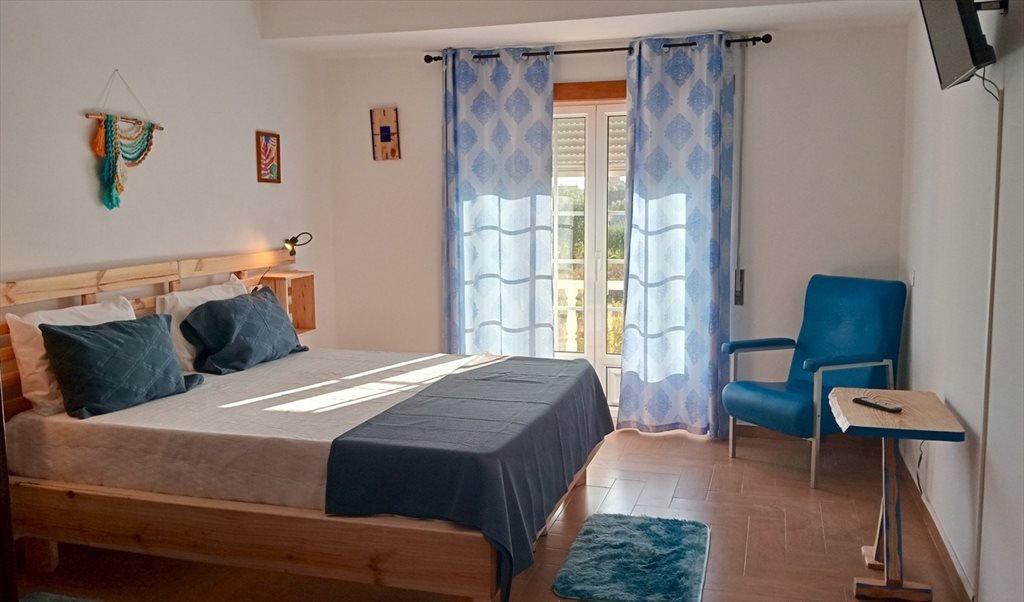 Alugo Quarto em Estrada dos Madeiras, União das freguesias de Tomar (São João Baptista) e Santa Maria dos Olivais - Quarto de Casal | Roomgo - Image 7