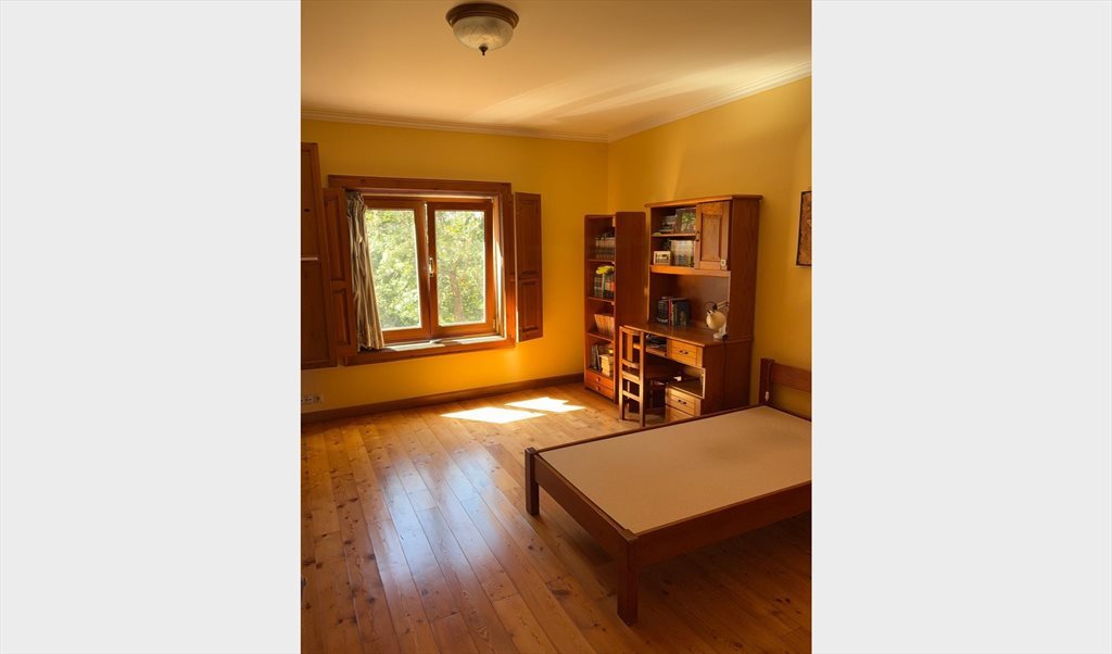 Alugo Quarto em Estrada do Parque, Algueirão-Mem Martins - Quarto com muita luz natural disponível para arrendar | Roomgo - Image 2