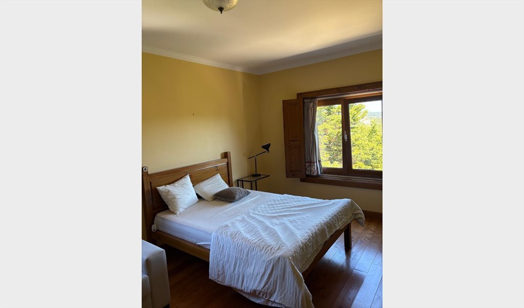 Alugo Quarto em Estrada do Parque, Algueirão-Mem Martins - Quarto com muita luz natural disponível para arrendar | Roomgo - Image 3