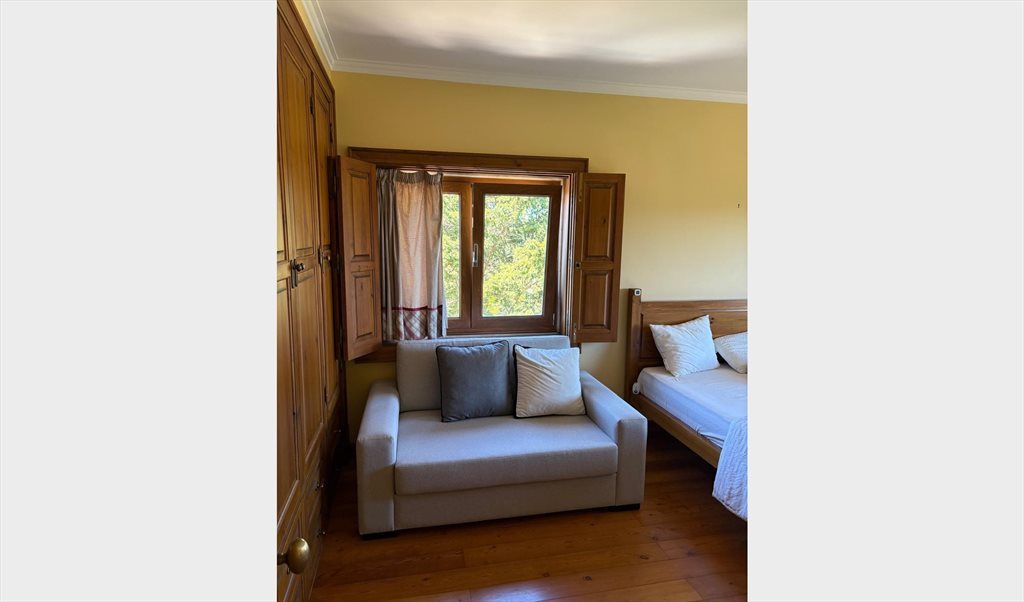 Alugo Quarto em Estrada do Parque, Algueirão-Mem Martins - Quarto com muita luz natural disponível para arrendar | Roomgo - Image 7