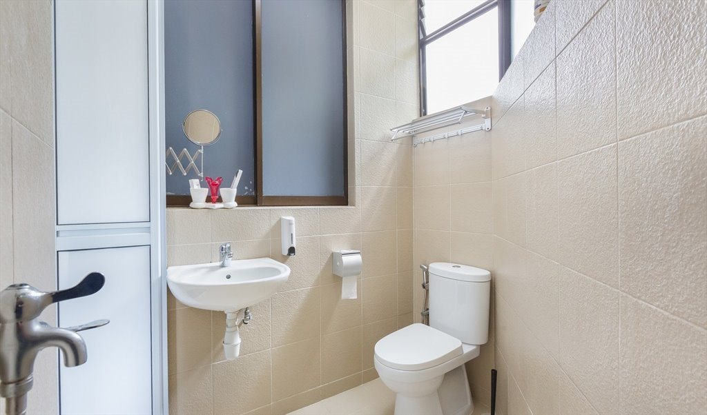 Room for rent in Upper Bedok Road, Bedok - Serviced Master Room near SG EXPO/ Changi Business Park/ Changi Airport/ MRT - Image 4