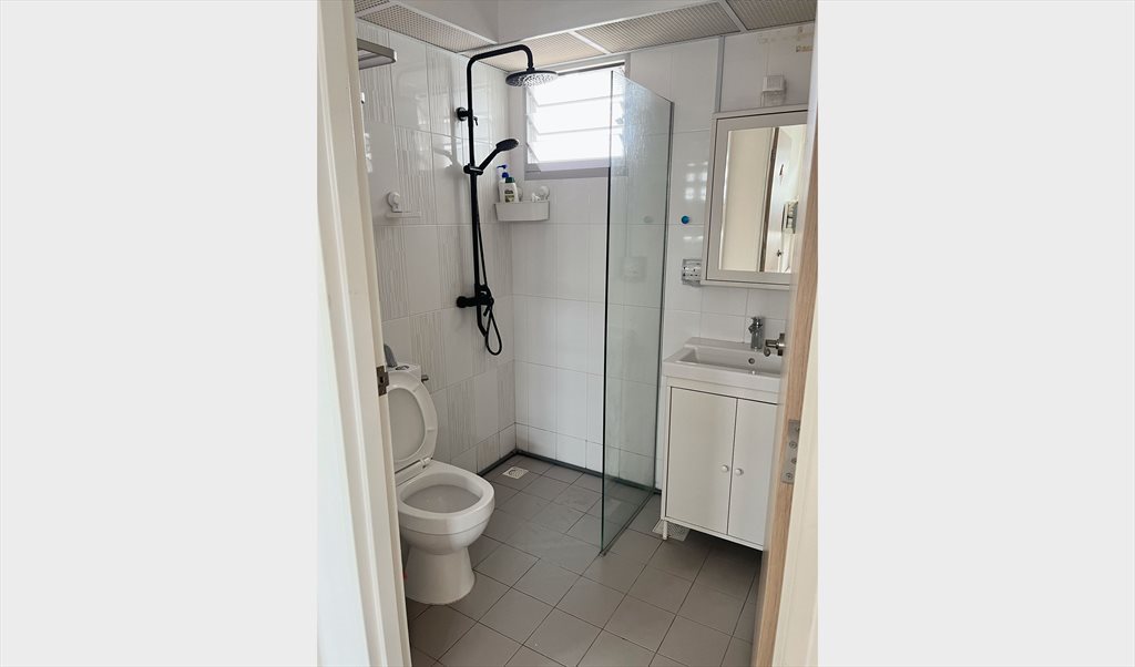 Room for rent in Circuit Rd, Geylang - Circuit Road, Room Sharing, near Macpherson MRT, for rent - Image 3