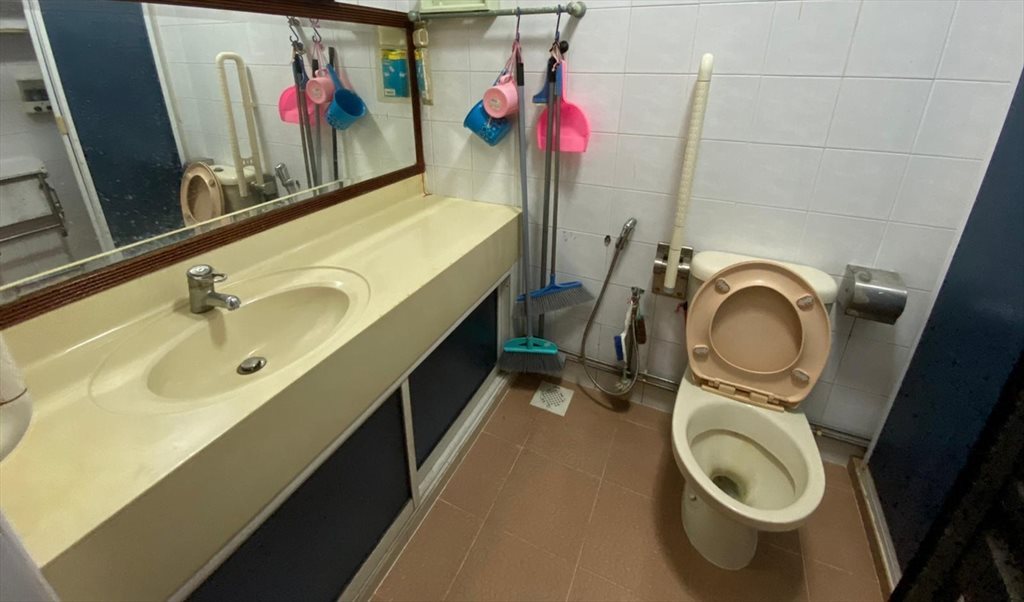 Room for rent in Compassvale Walk, Sengkang - Compassvale Walk, Master Room, near Sengkang MRT, for rent - Image 3