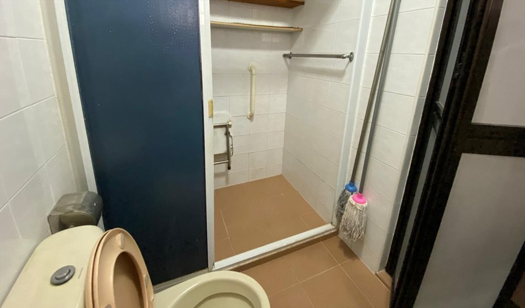 Room for rent in Compassvale Walk, Sengkang - Compassvale Walk, Master Room, near Sengkang MRT, for rent - Image 5