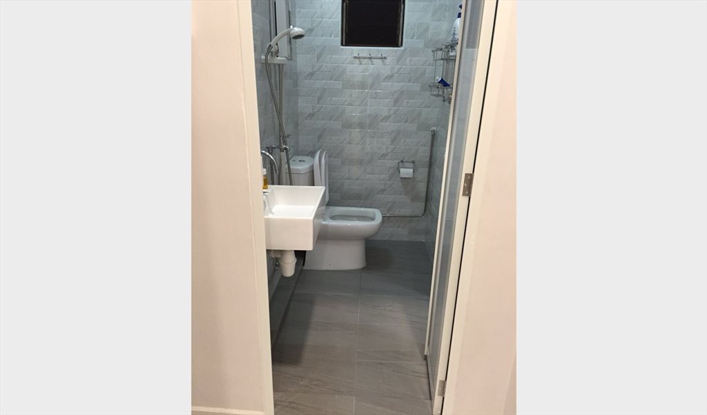 Room for rent in Telok Kurau Rd, Bedok - Master room w attached bathroom avail in marine parade/ east coast - Image 2