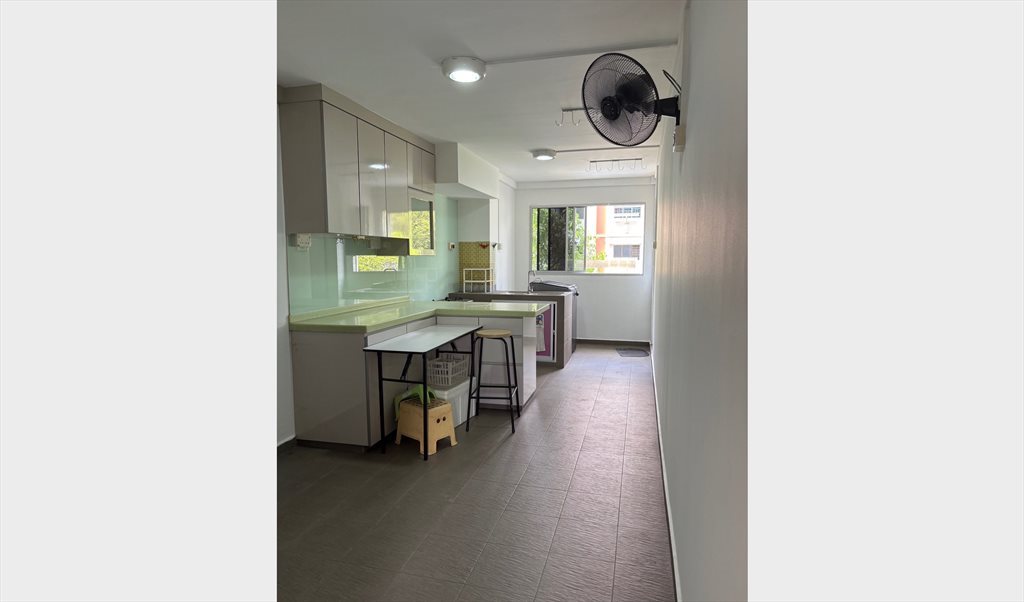 Room for rent in Bukit Batok St 31, Bukit Batok -  Spacious Common Room @ Bukit Gombak - Image 4