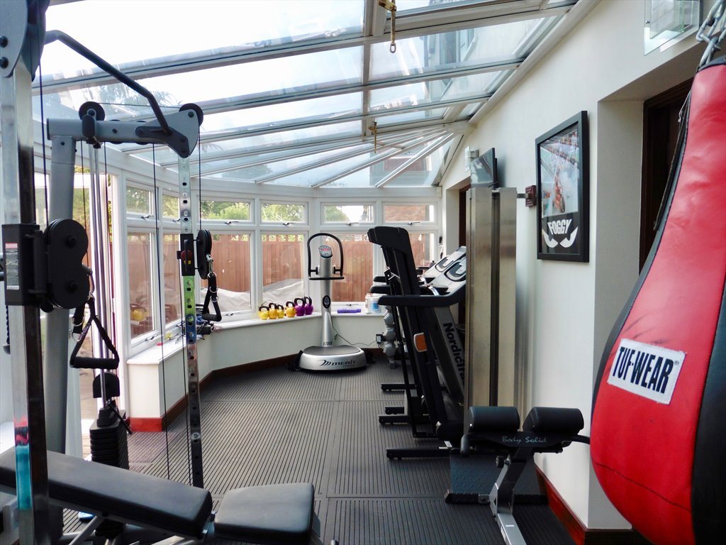 Room to rent in Hillside Road, Bushey North - Bushey: luxury house, double room. Plus home gym & hot tub! - Image 2