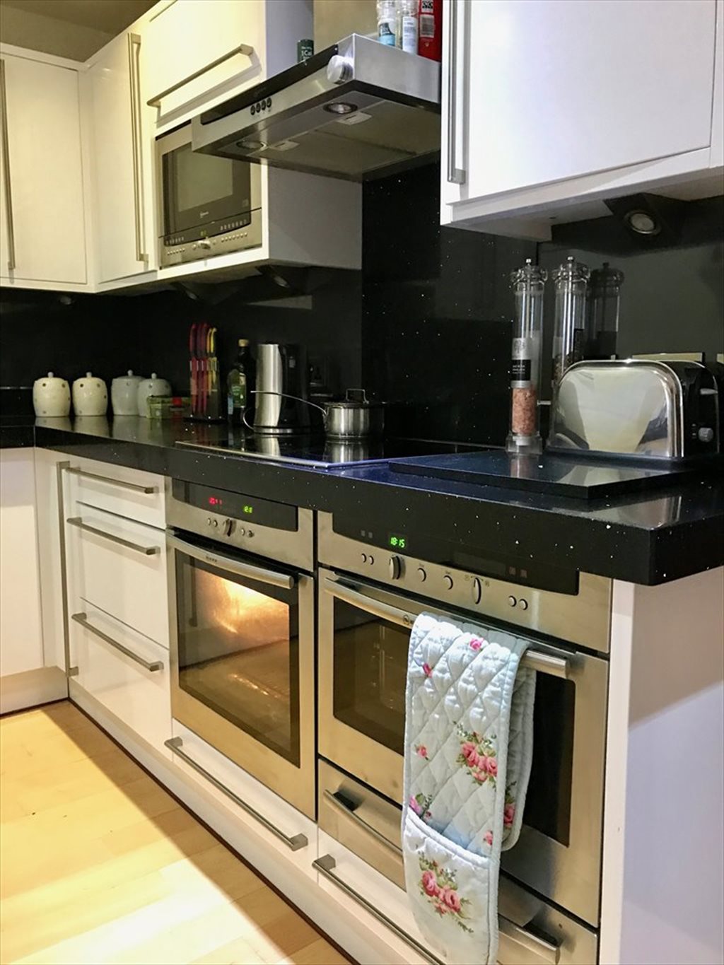 Room to rent in Hillside Road, Bushey North - Bushey: luxury house, double room. Plus home gym & hot tub! - Image 3