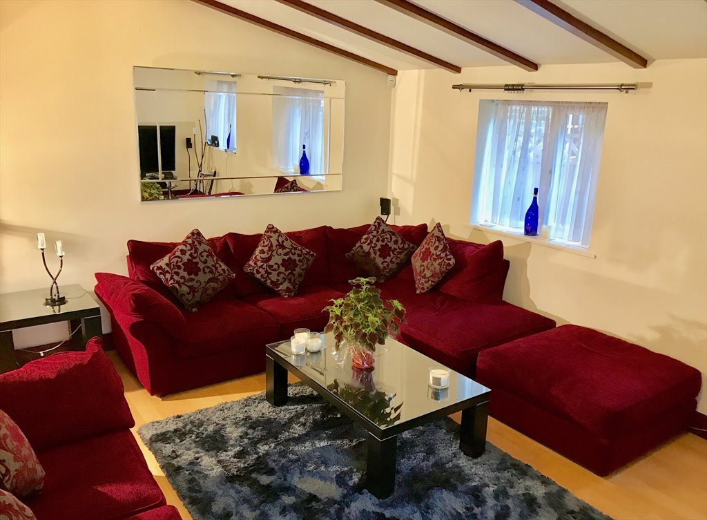 Room to rent in Hillside Road, Bushey North - Bushey: luxury house, double room. Plus home gym & hot tub! - Image 5