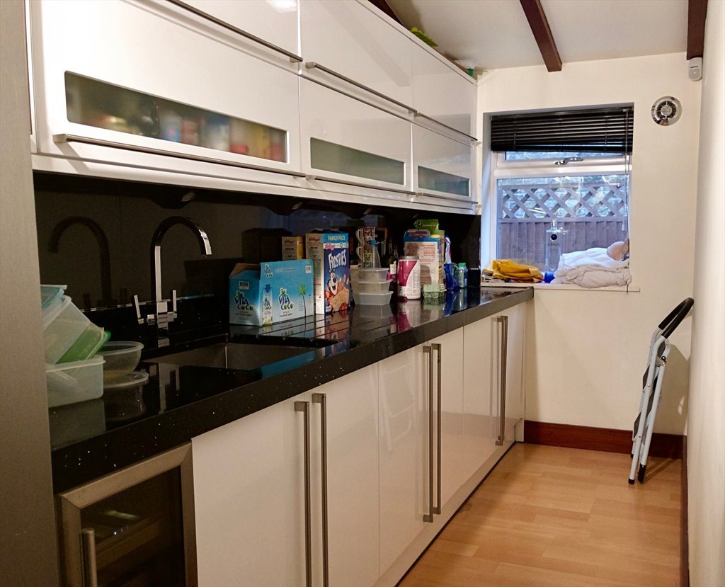 Room to rent in Hillside Road, Bushey North - Bushey: luxury house, double room. Plus home gym & hot tub! - Image 6