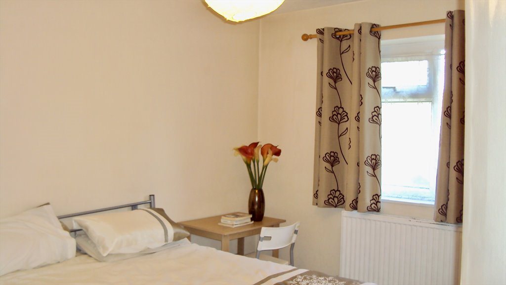 Room to rent in Balaclava Road, London - Double Room in Bermondsey with one flatmate  to share with. - Image 2