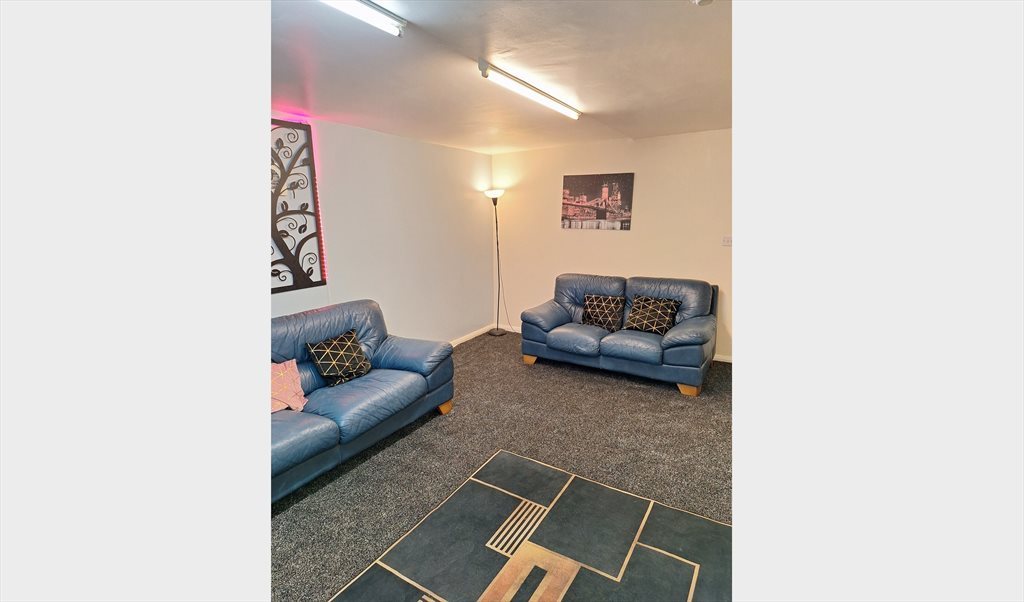 Room to rent in Crookesmoor Road, Broomhill & Sharrow Vale - Large Student Property in Crookesmoor - Image 5